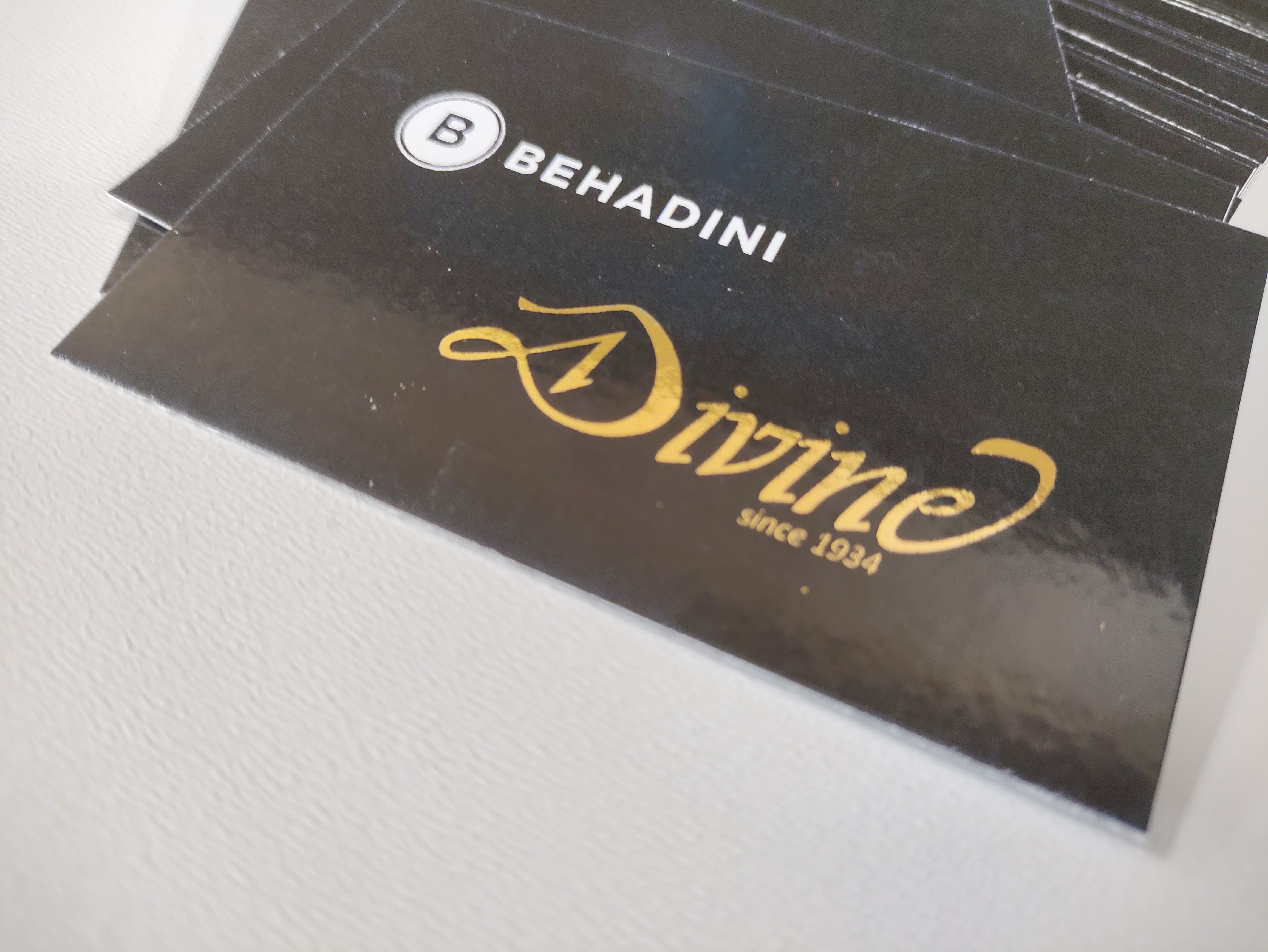 Kako oblikovati vizitke, ki ujamejo poglede?, vizitke,zlata,folija,hologram,marketing,promocija