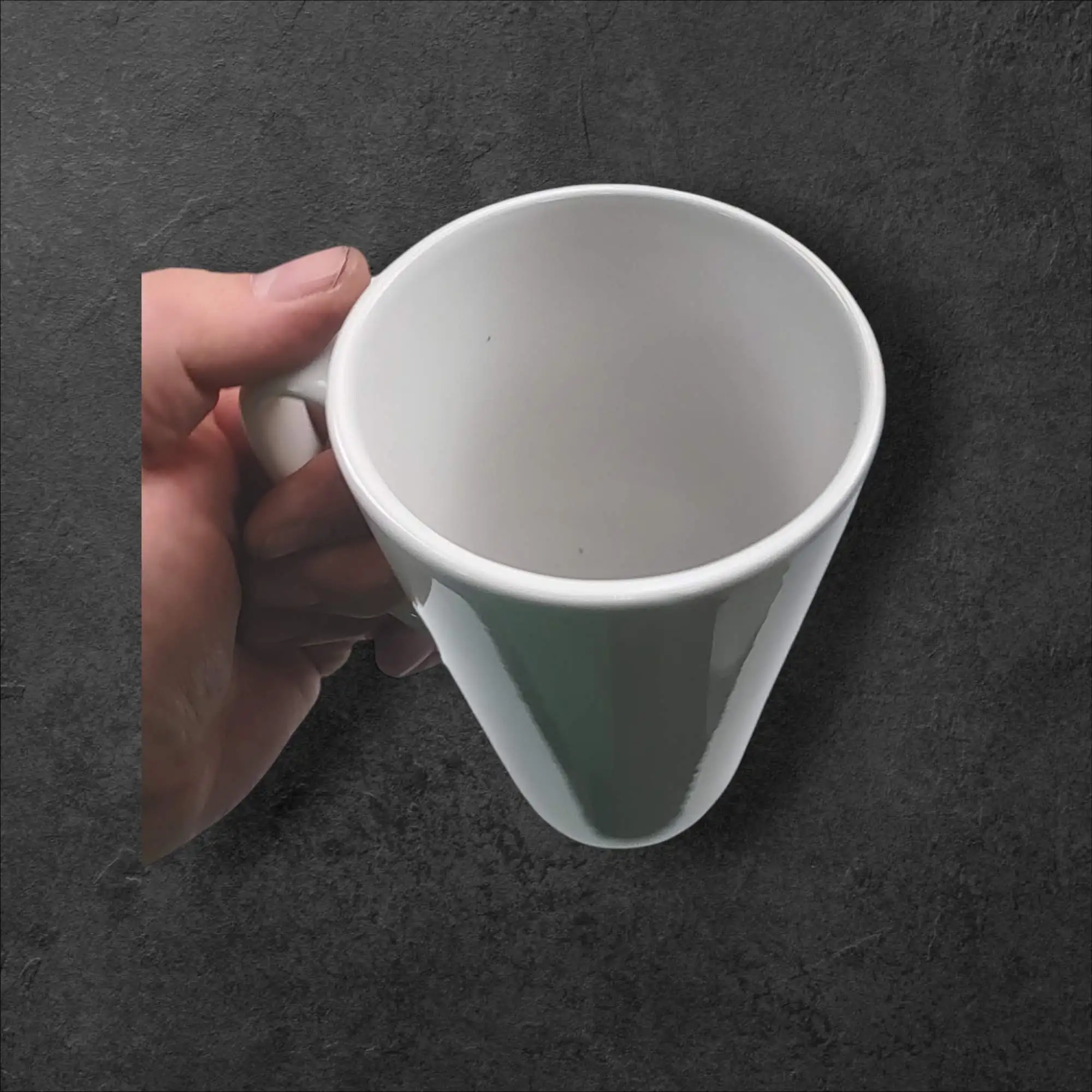 Bela konična skodelica 500mL (17 OZ), white cone mug,bela konična skodelica,konična skodelica,bela konična skodelica, keramična skodelica 500mL, ceneje, ugodno, prihranek, lokalno, ljubljana, tisk na skodelice, promocijska darila, sublimacija