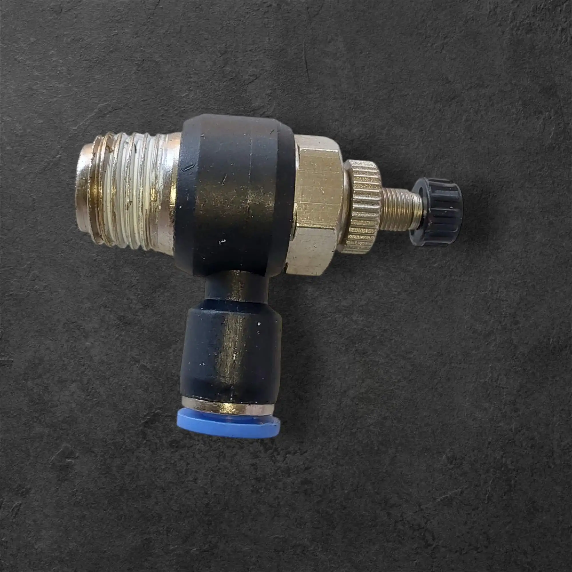 Dušilka pneumatska 4mm - 1/4 G moški priklop z regulatorjem, dušilka pnevmatska 4mm, 1/4 G moški priklop, regulator pretoka, ceneje, ugodno, prihranek, lokalno, ljubljana, GMP, HACCP, inox pnevmatika, POM plastika, pnevmatski sistem, industrijska avtomatizacija