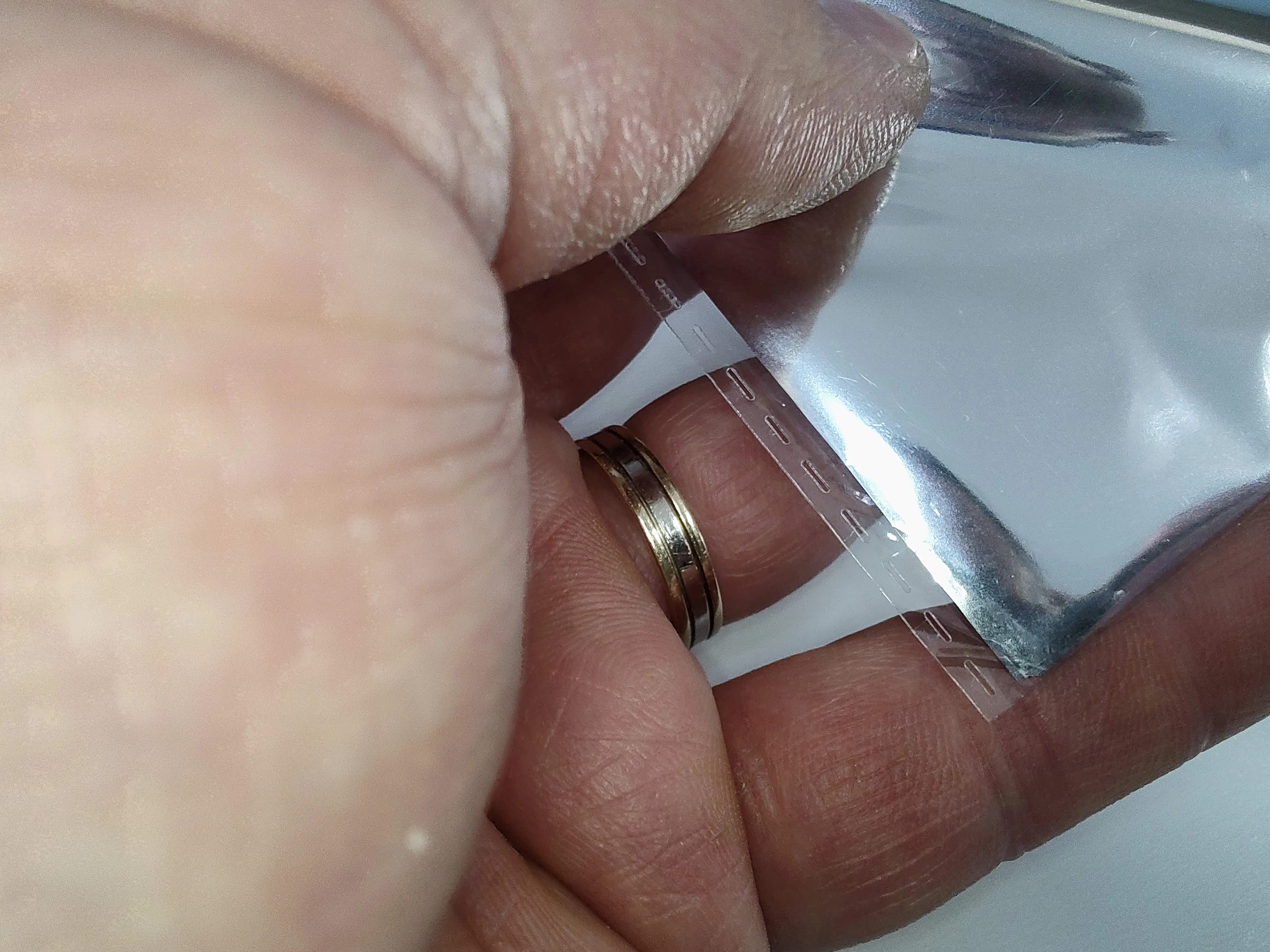 Folija srebrna metalizirana za digitalni tisk 50pol A4, silver,holographic,8i,transfer print,metalic film transfer,srebrna folija,srebrni tisk,vizitke,tisk vizitk ljubljana,brošura,unikati,personaliziran tisk,poročna vabila,diy,svetleč tisk,kovinski tisk,tisk srebrne barve,tisk zlate barve