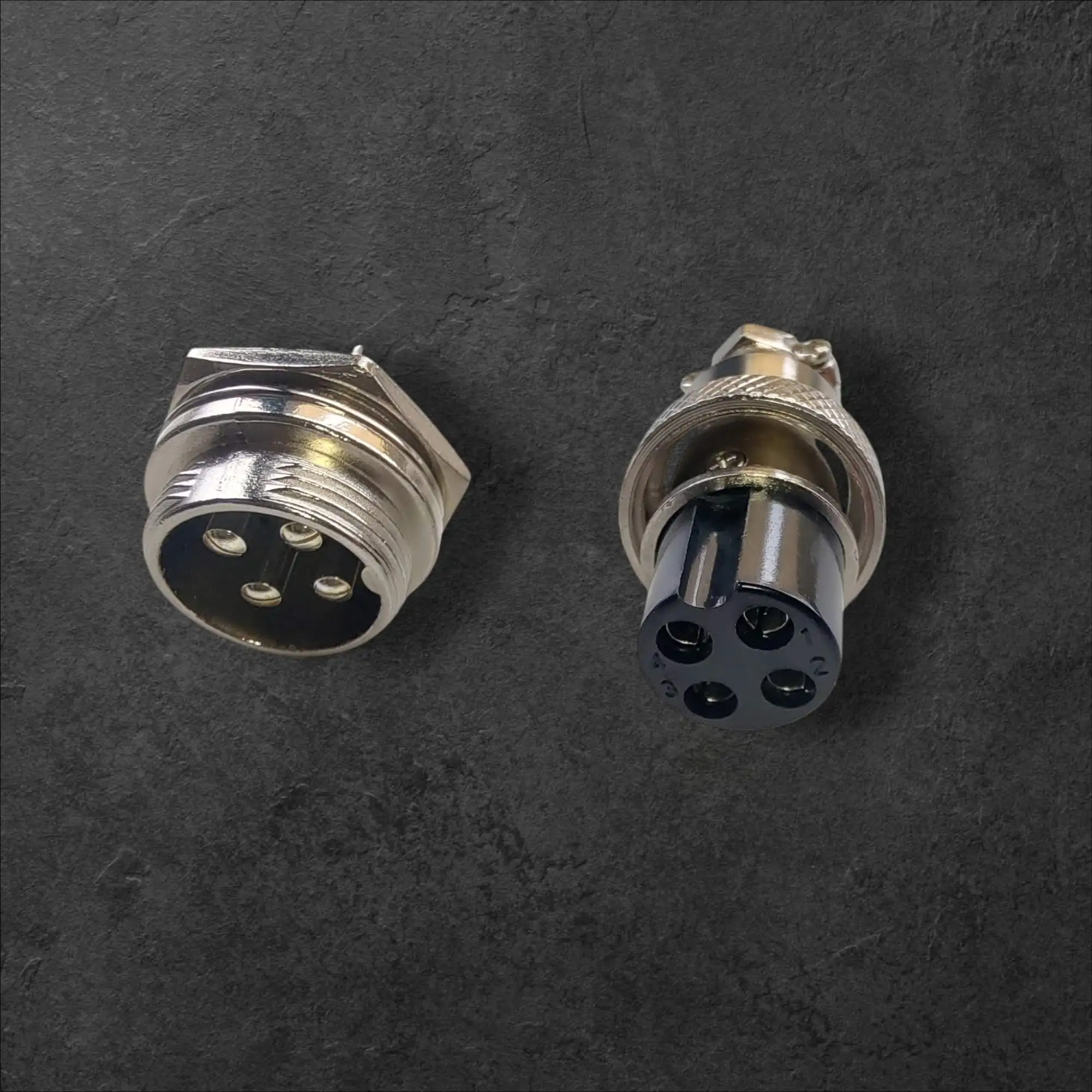 Konektor GX16 4 pini inox ohišje moški   ženski, konektor GX16, 4-pinski konektor, inox ohišje, IP45 zaščita, elektro vodniki, ceneje, ugodno, prihranek, lokalno, Ljubljana, GX16 dimenzije, nerjaveče jeklo, trajnostni konektorji, industrijski konektorji, električni konektorji.