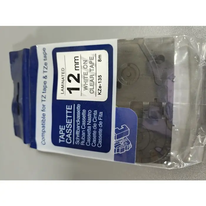 Laminirana traka KZe-135, 12 mm × 8 m - bijelo ispis na prozirnoj pozadini (TZ/TZe), KZe-135, laminiran trak, 12 mm, 8 m, bel tisk na prozorni podlagi, WHITE ON CLEAR TAPE, TZ, TZe, trak za označevanje, ugodno, ceneje, prihranek, lokalno, Ljubljana