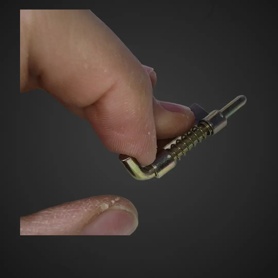 Mali kovinski šarnir za hobby projekte, mali kovinski šarnir, hobby projekti, ugodno, ceneje, prihranek, lokalno, Ljubljana, kovinski šarnirji, galvanizirani šarniri