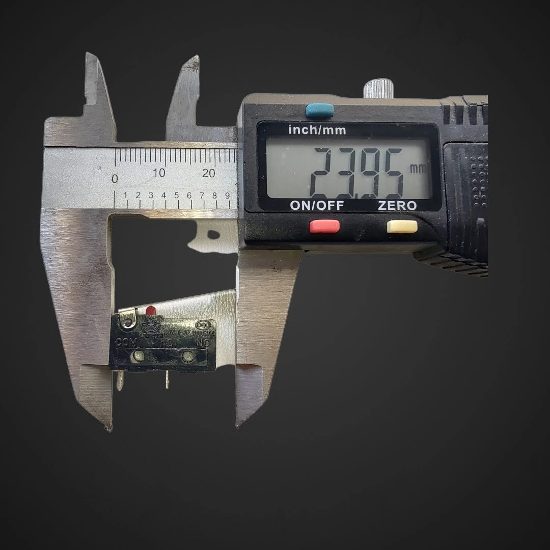 Mikro stikalo s kolescem 250VAC 5A, mikrostikala, industrijska avtomatizacija, robotika, tehnične specifikacije, visoka kakovost, zanesljivo delovanje, Svet črnil, Ljubljana, potrošni materiali, produktivnost