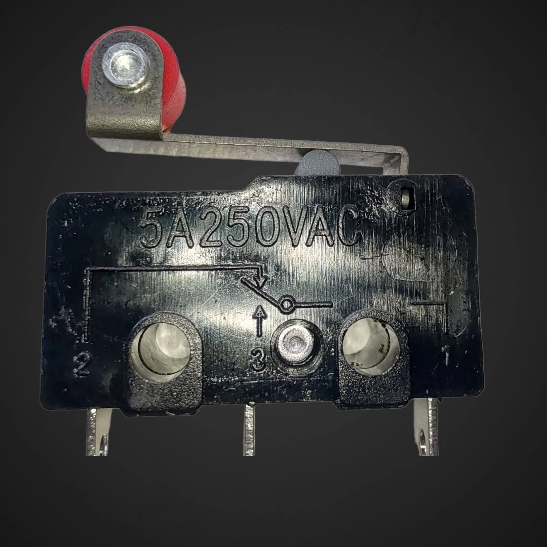Mikro stikalo s kolescem 250VAC 5A, mikrostikala, industrijska avtomatizacija, robotika, tehnične specifikacije, visoka kakovost, zanesljivo delovanje, Svet črnil, Ljubljana, potrošni materiali, produktivnost