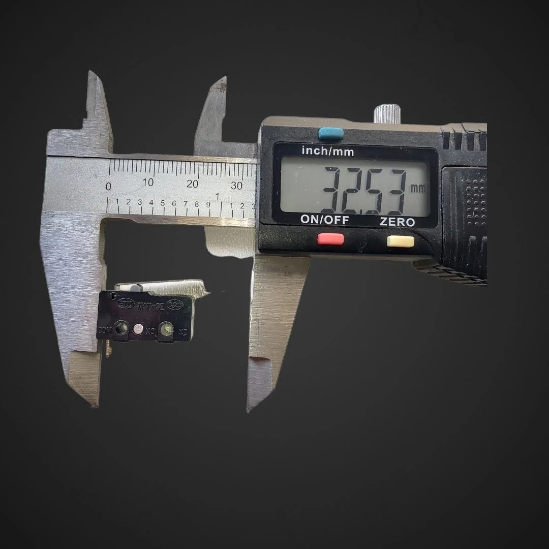 Mikro stikalo s stopničasto ročico 250VAC 5A, mikrostikala, industrijska avtomatizacija, robotika, tehnične specifikacije, visoka kakovost, zanesljivo delovanje, Svet črnil, Ljubljana, potrošni materiali, produktivnost
