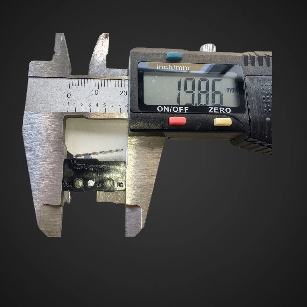 Mikro stikalo z ravno kratko ročico 250VAC 5A, mikrostikala, industrijska avtomatizacija, robotika, tehnične specifikacije, visoka kakovost, zanesljivo delovanje, Svet črnil, Ljubljana, potrošni materiali, produktivnost