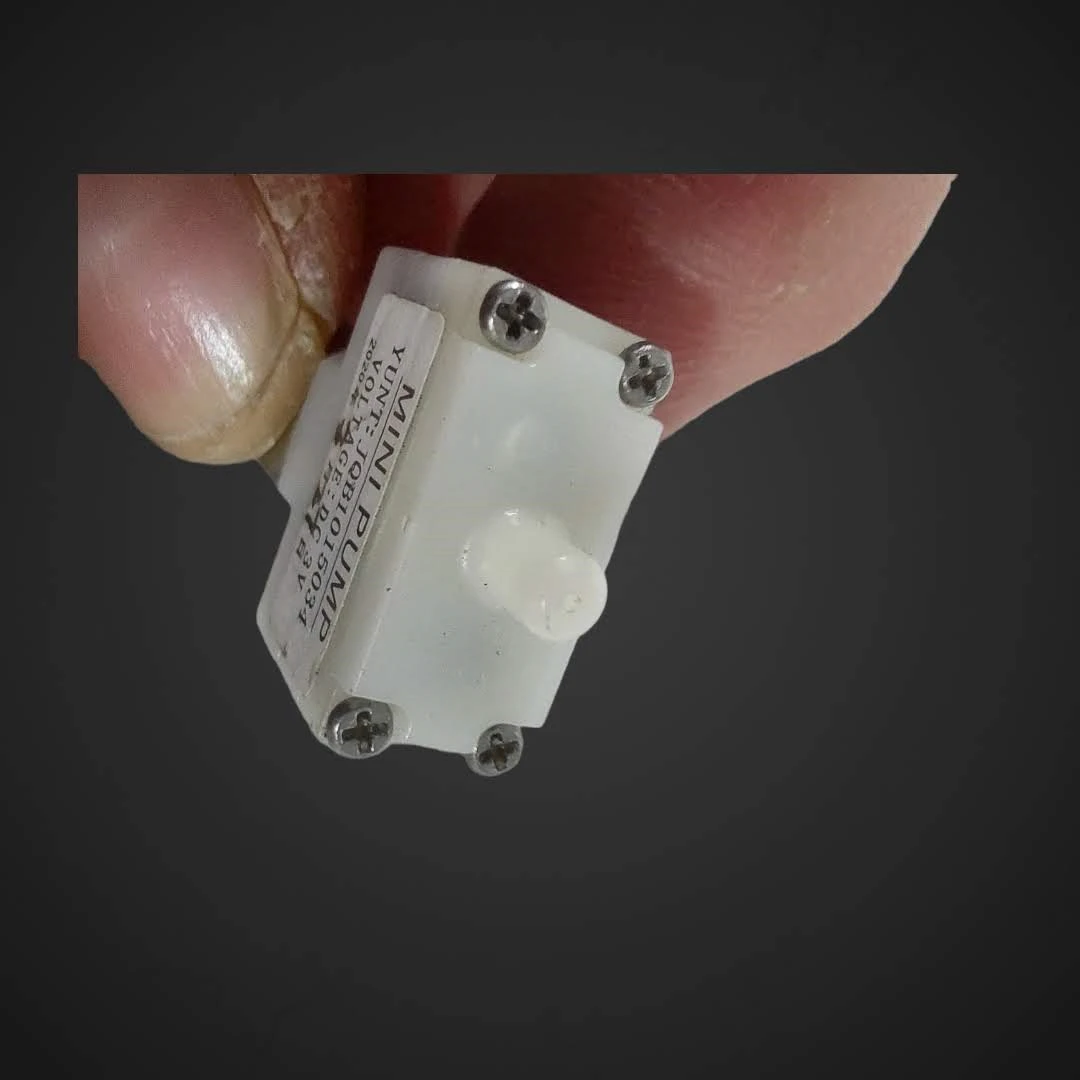 Mini črpalka M20 za zrak/kisik za akvarij 3V-6V DC, Mini črpalka M20, učinkovita črpalka, akvarij, zrak za akvarij, kisik za akvarij, DC 3V, energetski prihranek, lokalno, Ljubljana, Svet črnil, ekologija, ekonomija