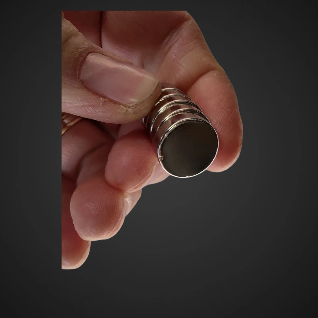 Močan NdFeB magent okrogel 15mm x 5mm neodymium magnet, neodimijev magnet, ugodno, prihranek, močan magnet, trajnost, Ljubljana, Svet črnil, ekonomija, ekologija