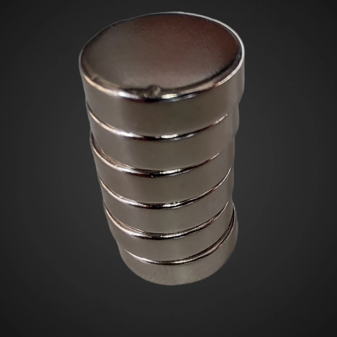 Močan NdFeB magent okrogel 15mm x 5mm neodymium magnet, neodimijev magnet, ugodno, prihranek, močan magnet, trajnost, Ljubljana, Svet črnil, ekonomija, ekologija