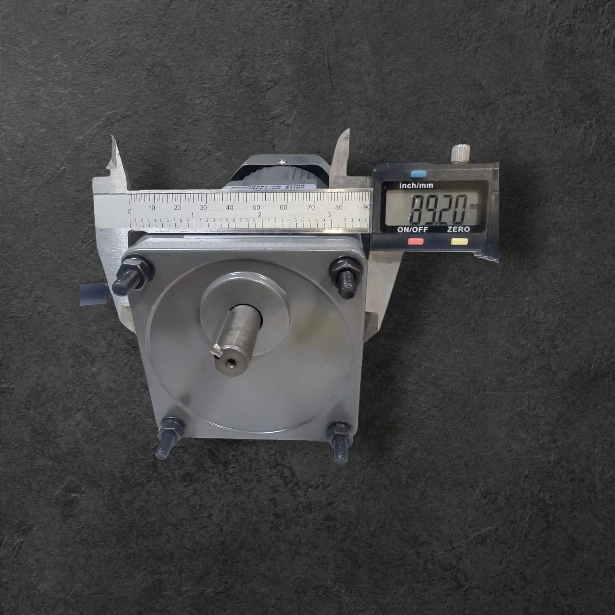 Moteur AC 230V 90W avec réducteur 1:100 et régulateur 13,5RPM, motor AC 230V 90W, reduktor 1:100, regulator hitrosti, ceneje, ugodno, prihranek, lokalno, Ljubljana, indukcijski motor, dolgoročna zmogljivost