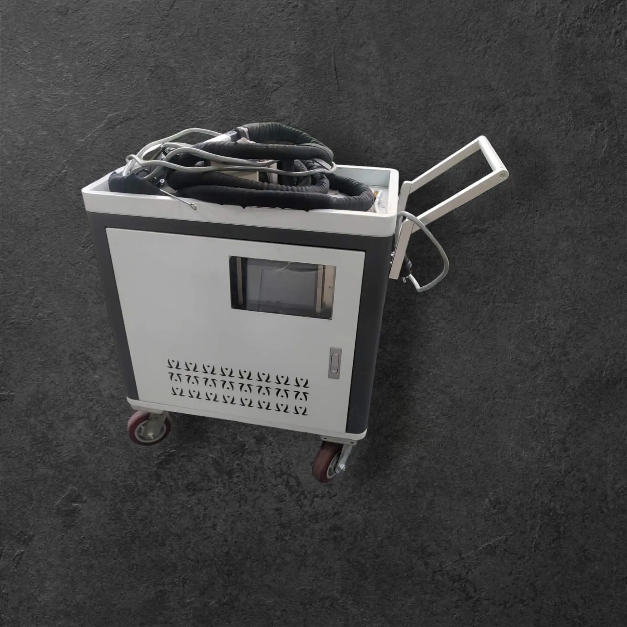 Najem pulznega laserja za čiščenje ponderirano, najem pulznega laserja, čiščenje brez kemikalij, ekološko čiščenje, prihranek, lokalno, Ljubljana, ugodno, ceneje, odstranjevanje grafitov, odstranjevanje rje, odstranjevanje plesni