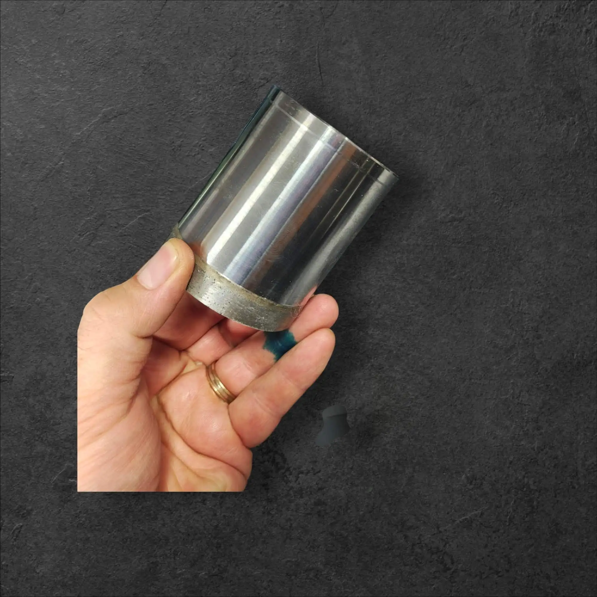 Namizni stroj za kotno izrezovanje okroglih cevi s kronsko žago, namizni stroj za izrez cevi, notchanje cevi, tube notcher, kronska žaga za cevi, kotni izrez cevi, rezanje inox cevi, kovinarski stroj, varjenje cevi, Ljubljana, ugodno, lokalno, prihranek