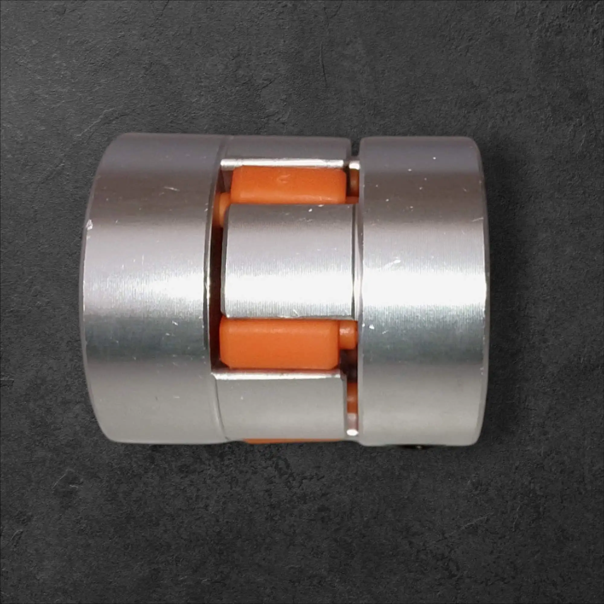 Parkljasta spojka D30L35 za pogonski sklop ID 10mm OD 12mm, ceneje, ugodno, prihranek, lokalno, Ljubljana, parkjasta spojka, pogonski sklop, CNC stroji, robotski mehanizmi, vibracijska odpornost, visokokakovostna zlitina, dolga življenjska