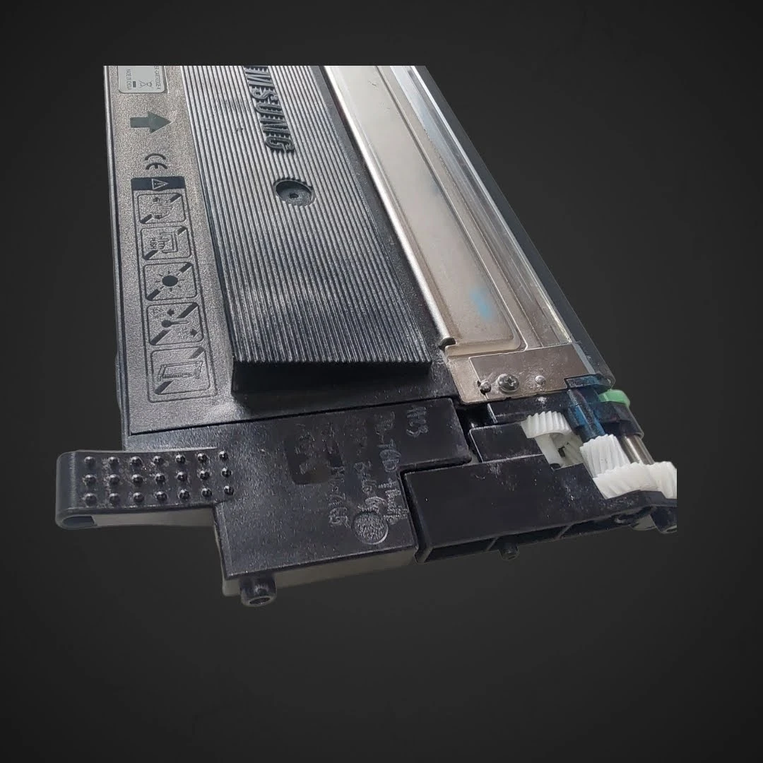 Polnjenje tonerja Samsung CLP-404 CMYK 1500 strani, polnjenje tonerjev, Samsung CLT-404, ekonomičnost, ekološka ozaveščenost, inovacije iz Taiwana, ultrazvočno varjenje, barvni tiskalniki, okoljska trajnost, zmanjšanje odpadkov, avtomatiziran postopek obnove, originalna ohišja tonerjev, prihranek