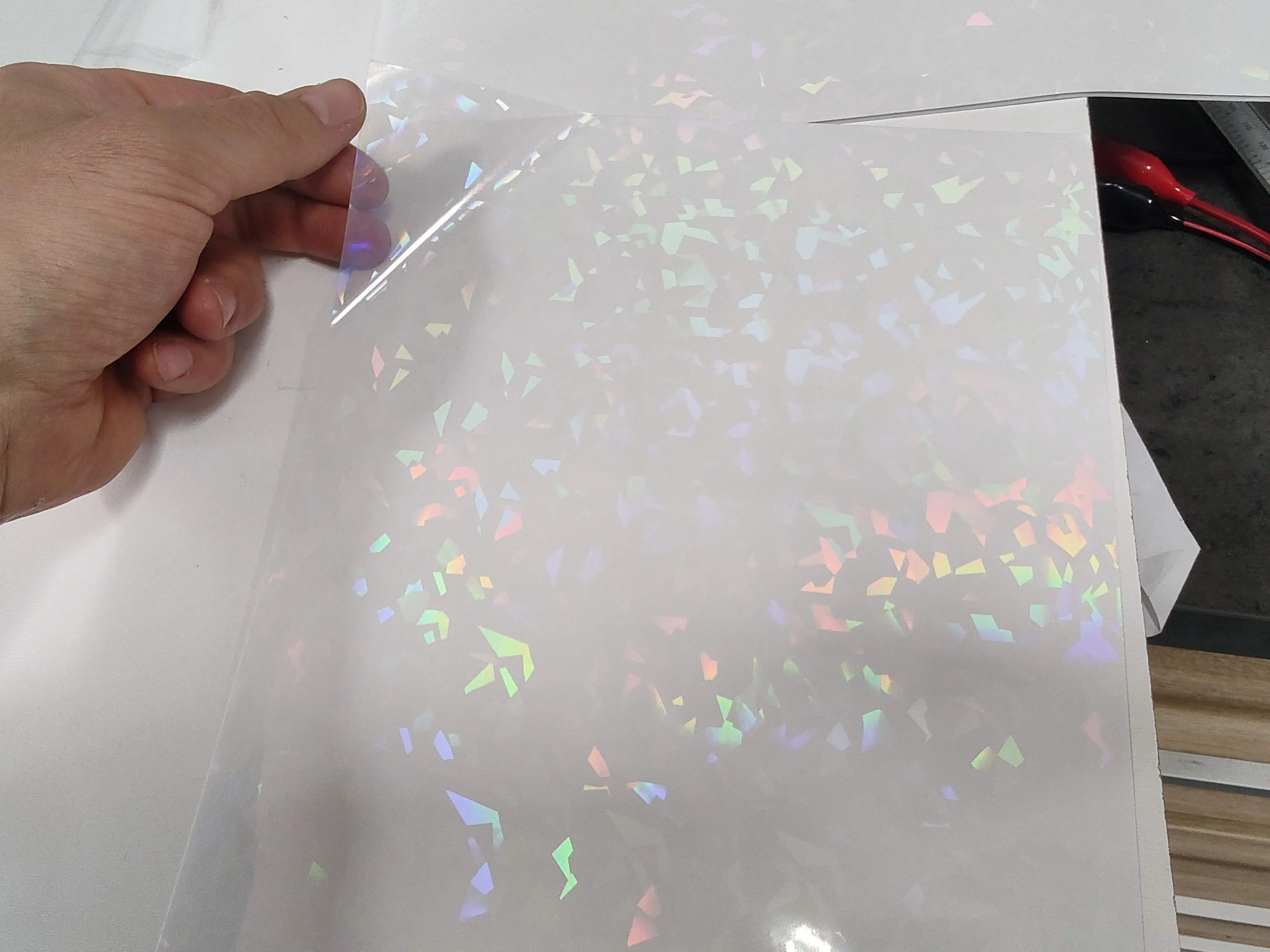 Prozorna samolepilna folija hologramska lomljeno steklo A4 vodoodporna laser ali inkjet, vinily sticker,prozorna,prosojnica,zaščita,uv obstojna,prozorna samolepilna folija, hologramska folija, lomljeno steklo, vodoodporna folija, inkjet tiskalnik, laserski tiskalnik, permanentno lepilo, zaščita dokumentov, Ljubljana, ceneje, ugodno, prihranek