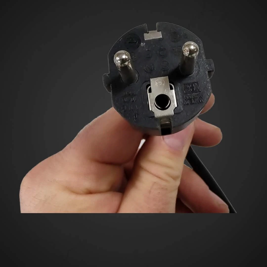 Stari napajalniki od tiskalnikov različne voltaže in amperaže, starejši napajalniki, tiskalnik voltaža, amperaža, elektronska oprema, shranjevanje opreme, testirani napajalniki, prilagojene potrebe, brez jamstva, brez garancije