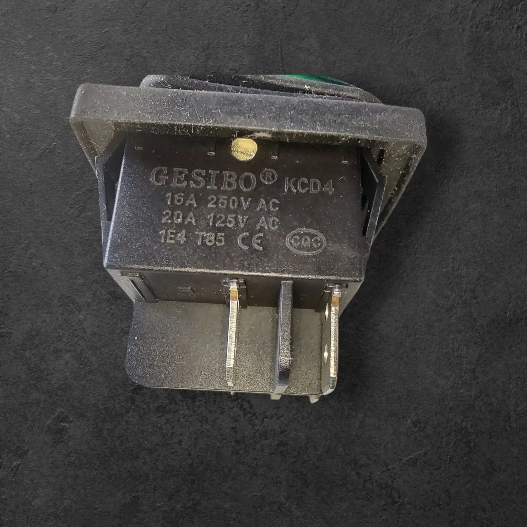 Vodoodporno stikalo z LED 220V 16A zeleno, vodoodporno stikalo, LED stikalo, 220V stikalo, IP54 zaščita, ceneje, ugodno, prihranek, lokalno, Ljubljana, samogasna plastika